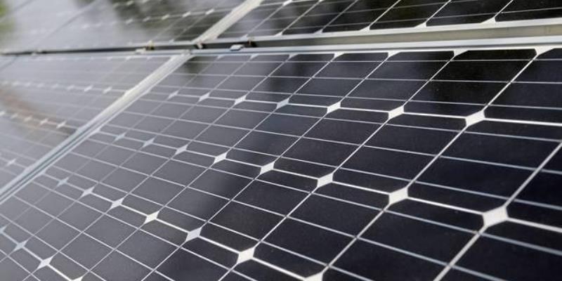 دانشگاه پیتسبورگ توافق نامه ای را برای خرید تمام انرژی خورشیدی تولید شده توسط یک نیروگاه خورشیدی محلی برنامه ریزی شده امضا کرده است ، که حدود 13٪ از